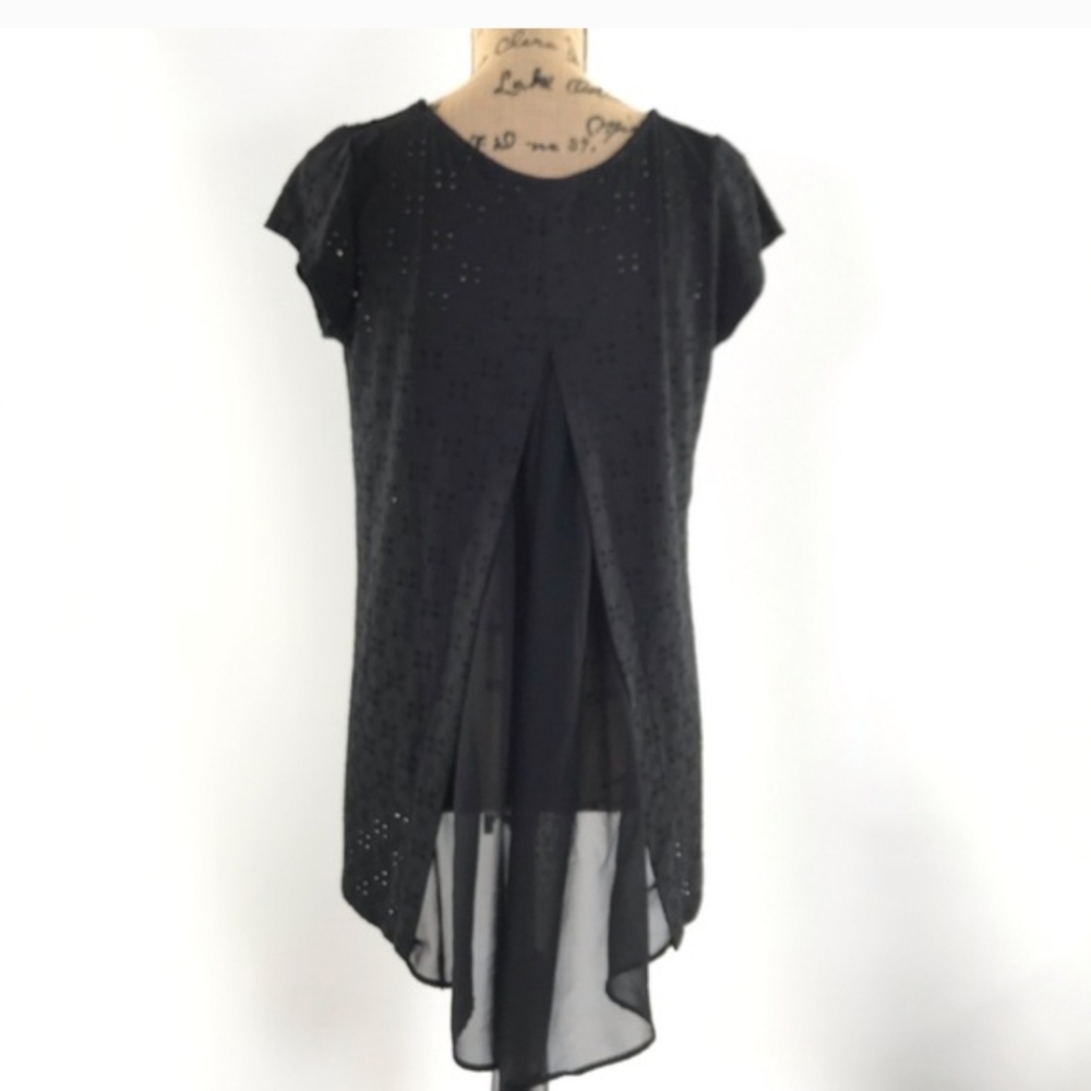 Pebble and Stone black eyelet top size M Assymetrical Sheer‎